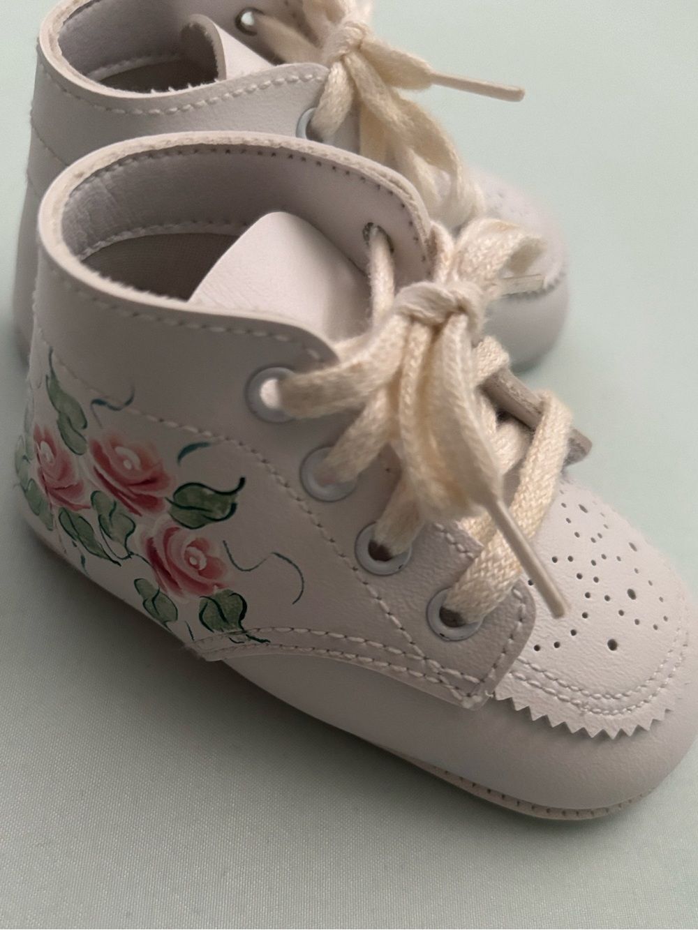 DARLING VINTAGE BABY GIRL CRIB SHOES